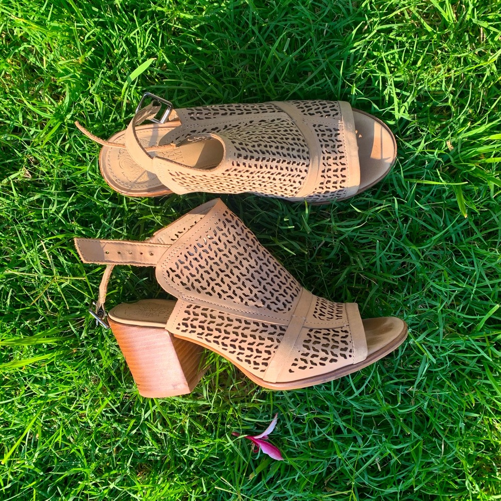 VINCE CAMUTO Peep Toe Block Heels